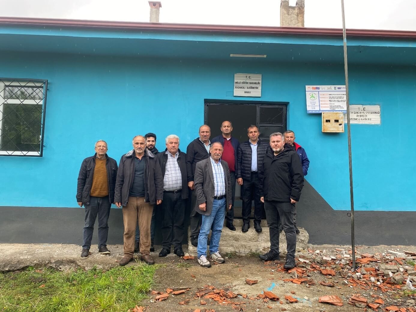 Kabataş YEG Derneği’nden Kuzköy Kazancılı Köy Odası’na Ekipman Desteği